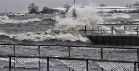 14 incredible shots of Lake Ontario during this weekend's ice storm ...