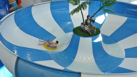 Funtasia Waterpark Drogheda - "Superbowl" Space Bowl Trichterrutsche ...