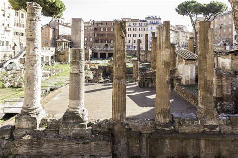 Largo Di Torre Argentina, Rome, Italy Stock Photo - Image of rome, travel: 160411106