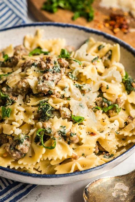 Creamy Italian Sausage Pasta with Kale | NeighborFood