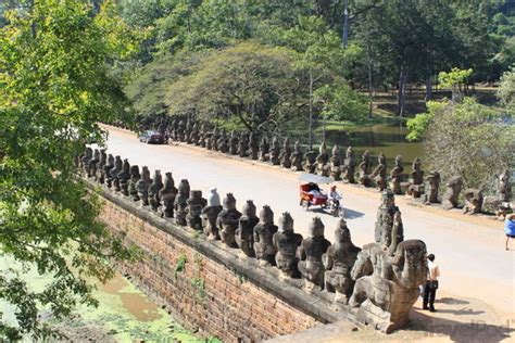 Angkor Thom Historical Facts and Pictures | The History Hub