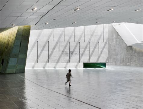 Canadian War Museum - Moriyama & Teshima Architects