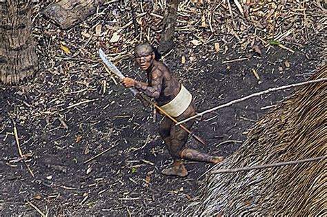 Incredible Photos Of An Uncontacted Amazon Tribe That Doesn’t Know Our Civilization Exists ...