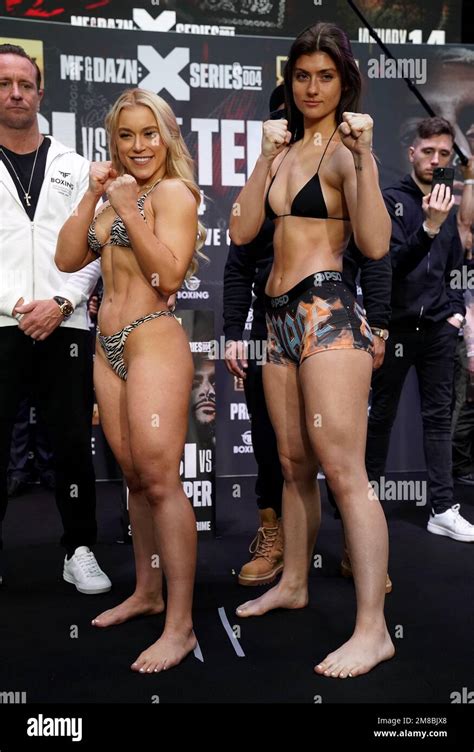 Elle Brooke (izquierda) y Faith Ordway durante el pesaje en BOXPARK Wembley, Londres. Fecha de ...