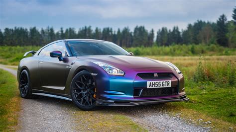 Color shifting paint Nissan GT-R - backiee