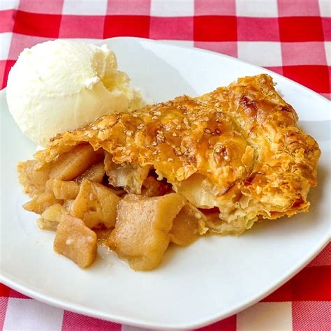 Easy Apple Turnover Pie. Using store bought frozen puff pastry!