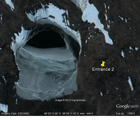 What's going on in Antartica ?: Antartica vs. Google Earth...