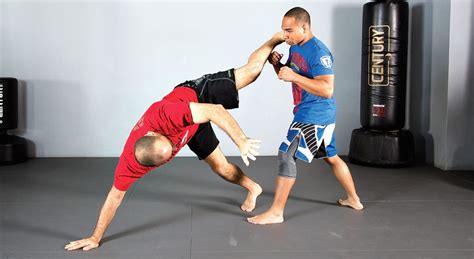 Greg Jackson MMA technique: Round kick from the ground – Fighters Only