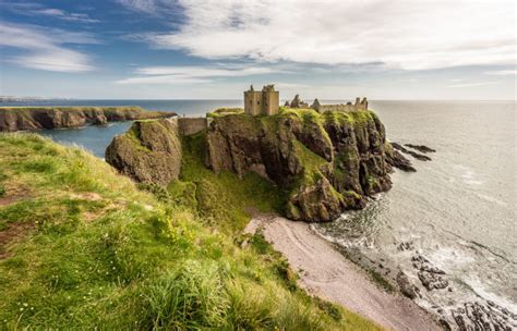 Dunnottar Castle & Royal Deeside - 1 day tour | Rabbie's