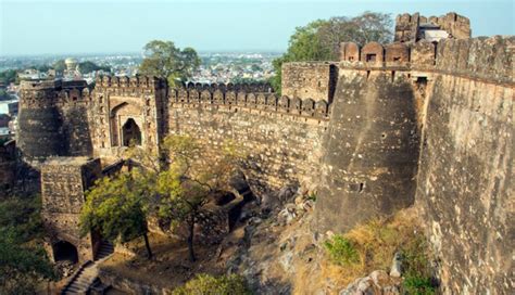 9 Famous Forts in Uttar Pradesh - lifeberrys.com