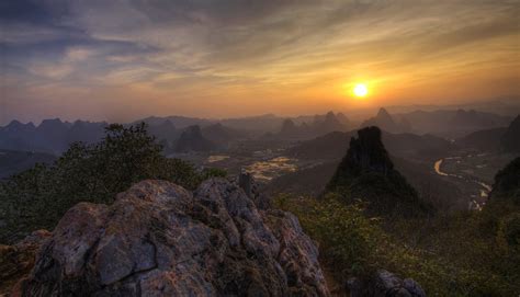 yangshuo sunset | yangshuo sunset view from moon hill Join u… | Flickr