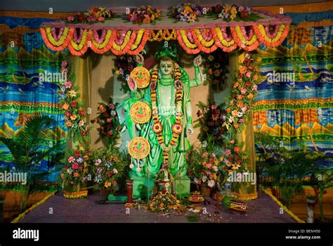 Idol lord vishwakarma vishwakarma puja hi-res stock photography and images - Alamy