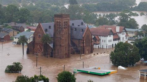 NSW floods: Latest updates on flooding in Maclean, food supplies in ...