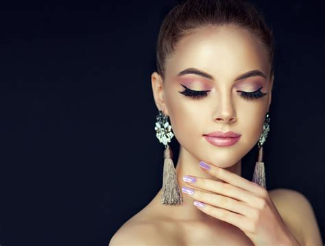 Download Earrings Makeup Woman Model 4k Ultra HD Wallpaper