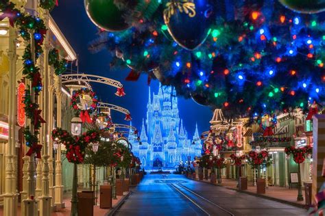 Christmas on Main Street | Magic Kingdom | Magic kingdom christmas ...