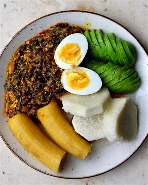 Kontomire and Ampesi - A Ghanaian Staple - Travelandmunchies | Recipe | Lunch recipes healthy ...