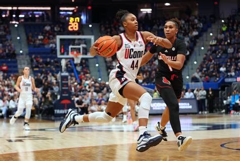 With UConn top reserve Aubrey Griffin out, Huskies need even more from freshman class - Yahoo Sports