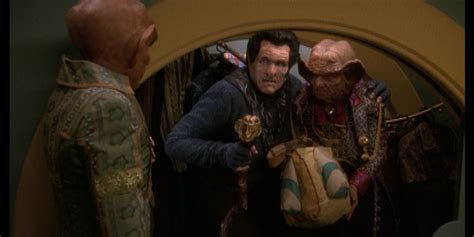 Star Trek: How Ferengi Doors Perfectly Sum Up Their Culture