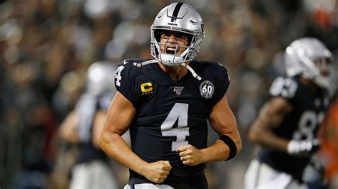 Raiders sign quarterback Derek Carr to three-year extension