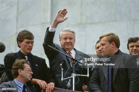 Boris Yeltsin 1991 Photos and Premium High Res Pictures - Getty Images