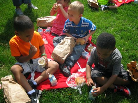 KidsCan365: Day 293: Kids Can Picnic Outside