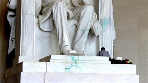 Lincoln Memorial vandalized with green paint