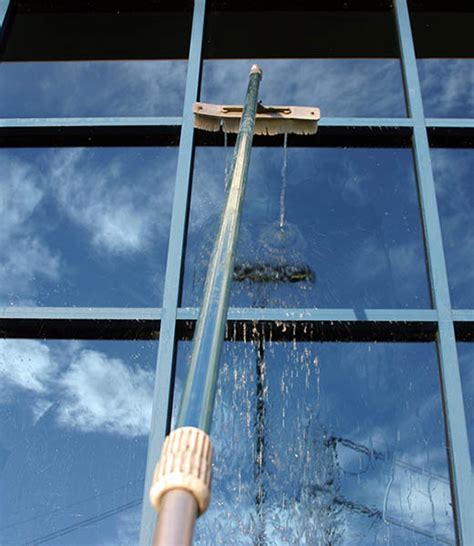 Water-fed Pole System - High Clean Windows | Ladderless