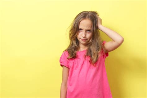 How to Check For Lice In Blonde Hair? | 10 Signs - Beezzly