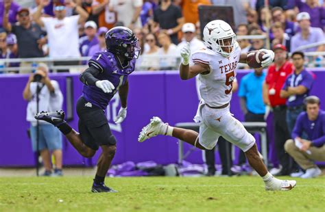 Texas Longhorns Football: Bijan Robinson Named Earl Campbell Tyler Rose Award Player of the Week ...