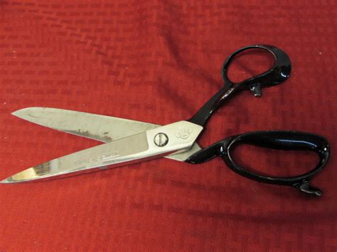 Lot Detail - GIANT PAIR OF WISS SCISSORS/SHEARS