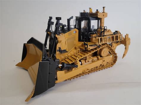 1:24 Cat® D9 Dozer U-Blade w/ Multi-Shank Ripper - Die-Cast - Classic Construction Models