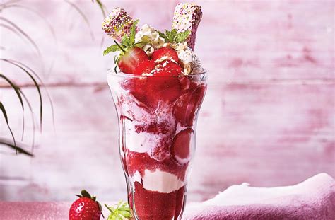 Strawberry Sundae Recipe | Summer Dessert Recipes | Tesco Real Food