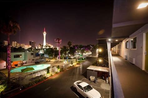 Thunderbird Boutique Hotel Pool: Season-hours-Amenities - Midlife Miles