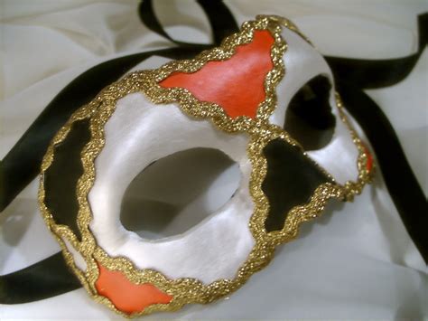 Stitchophrenia: Adventures in Venetian mask making; a tutorial - Part 1.