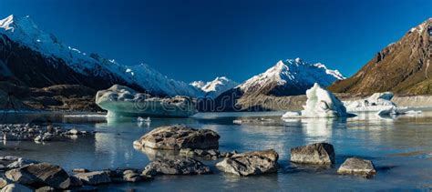 Tasman Glacier Lake with Icebergs and Mountains, Aoraki Mount Cook ...