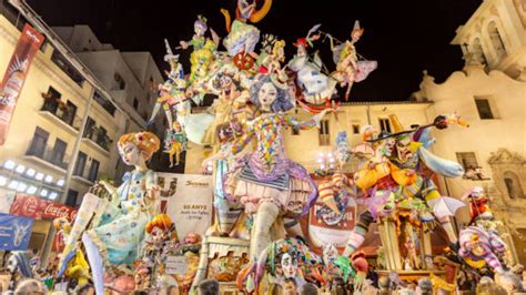 El origen de las Fallas y las tradiciones más llamativas