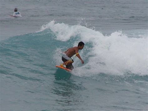 File:Oahu North Shore surfing closeup.jpg - Wikipedia