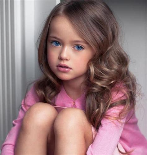 Kristina, baby top model a 9 anni: sul web scoppia la polemica | MODA - LEGGO.it