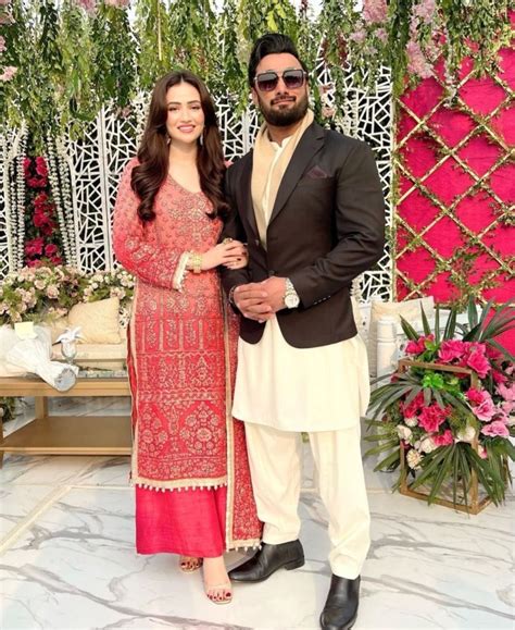 Sana Javed & Umair Jaswal Pictures from Family Wedding – Serve Pak