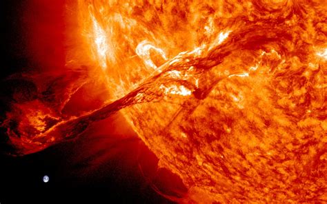 The Earth compared to a solar flare | ESO Supernova