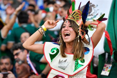 Mexican fans celebrate South Korea's victory over Germany | KTXS