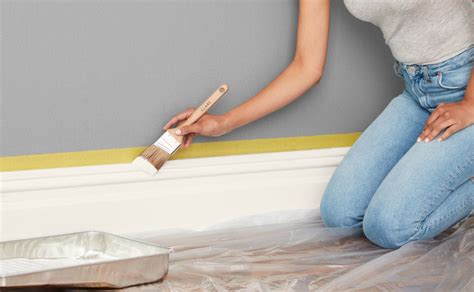 Guide to Paint Baseboards and Moldings