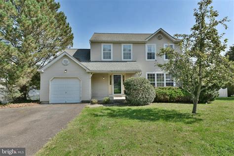 15 Patriot Dr, Chalfont, PA 18914 - MLS PABU2058150 - Coldwell Banker