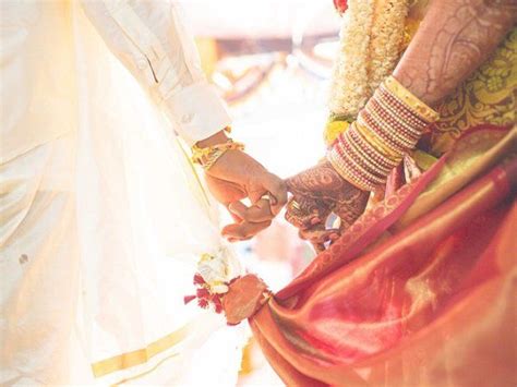 Hindu Wedding Rituals: Know what the Saat Phere signify