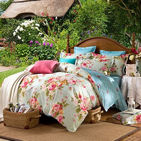 Floral Bedding is Feminine and Lovely! | WebNuggetz.com