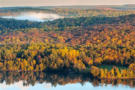 5 breathtaking lookouts for fall colours near Toronto