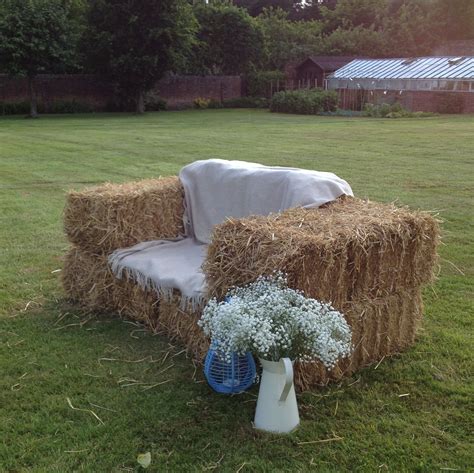 Straw bale sofa - how I learned to build a 'Stook' | Hay bale decorations, Hay wedding, Straw bales