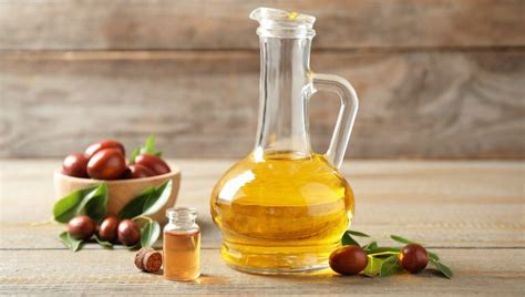 Jojoba oil is the elixir your hair needs! Here are 5 reasons that prove ...