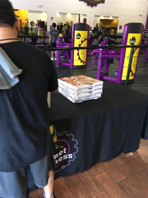 Pizza day at Planet Fitness. : r/funny