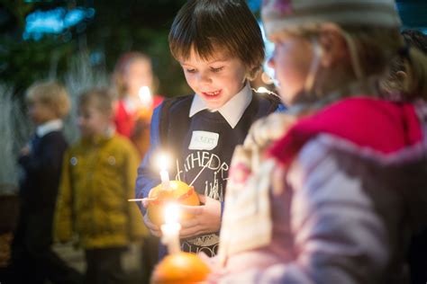 Children with Christingle candles Borough Market, London, Candles ...